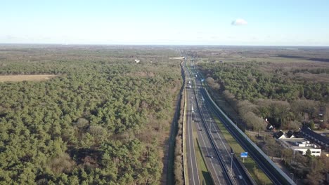 Dieses-Filmmaterial-Wurde-Auf-Einer-Der-Größten-Autobahnen-Der-Niederlande-Aufgenommen