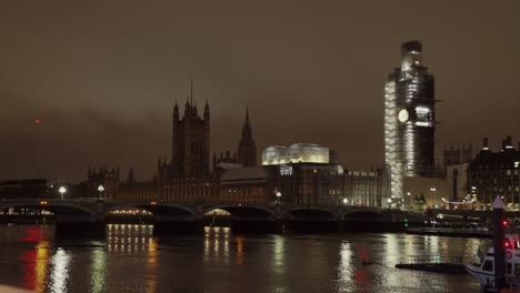 Skyline-of-London-at-night-in-Westminster
