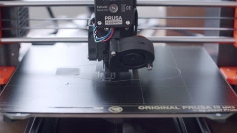 A-three-axis-3d-printer-prints-an-grey-object