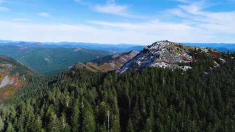 Aerial-video-above-a-prominent-mountain-in-the-Pacific-Northwest-of-the-USA