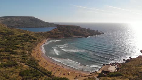 Antena:-Famosa-Bahía-De-Gajn-Tuffieha-Con-Hermosa-Playa-Dorada-En-Malta