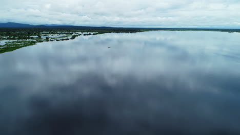 Aerial-video-approaching-a-boat-in-a-flooded-area-in-Pantanal,-Brazil