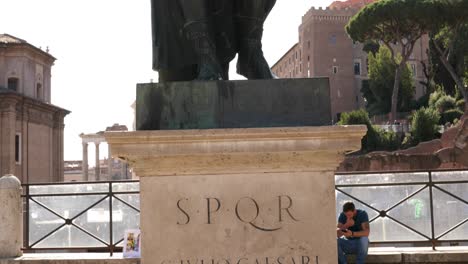Tilt-up-statue-of-ancient-dictator-Julius-Caesar-S