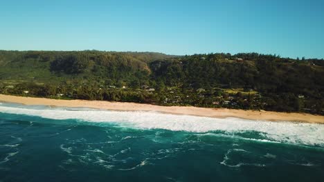 Drone-Shot-showing-the-beautiful-North-Shore-Coastline-of-Oahu,-Hawaii