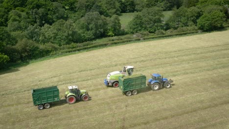 Houlstons-Agricultural-Contractors-filling-trailers-with-grass-for-silage