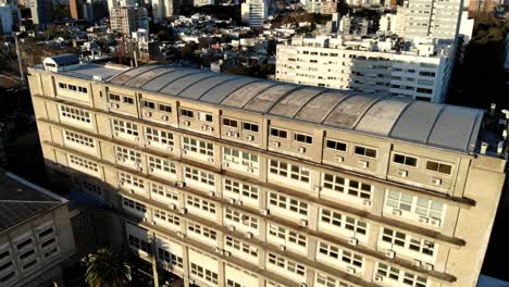 Aerial-view-of-the-engineering-faculty,-old-building-located-in-montevideo-uruguay-on-a-clear-day