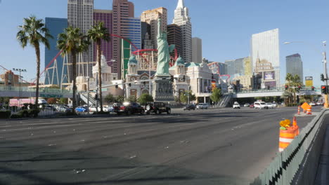 Las-Vegas-Nevada-Day-time-lapse-with-New-York-New-York,-traffic-and-people-4k