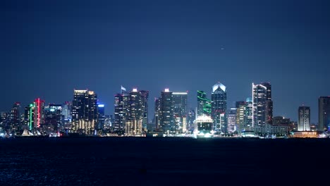 Time-lapse-of-San-Diego-skyline-at-night