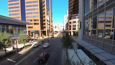 Time-lapse-Traffic-races-North-on-Central-Avenue-at-the-intersection-of-Washinton-Street,-Phoenix,-Arizona