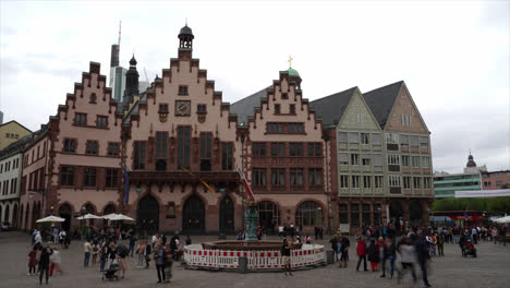 Frankfurt,-Alemania,-Circa:-Timelapse-Old-Town-Square-Romerberg-En-Frankfurt,-Alemania