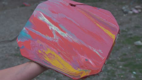 Pintura-Colorida-Vibrante-Abstracta-En-Tablero-De-Madera