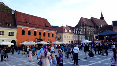Panning-shot-of-a-Classical-music-concert-in-the-main-square-of-Brasov