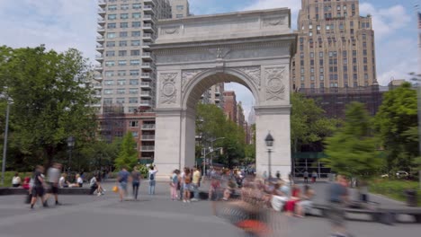 Hyperlapse-of-Washington-Square-Arch-in-Washington-Square-Park-on-a-sunny-summer-day,-Greenwich-Village,-New-York-City