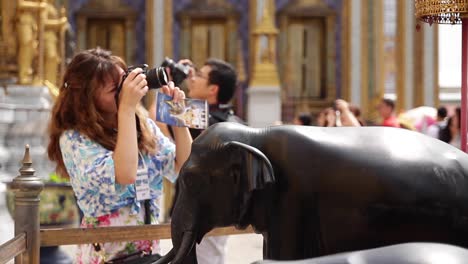 Tourists-taking-pictures-of-the-ornate-and-beautiful-buildings-and-temples-at-the-Grand-Palace-in-Bangkok,-Thailand