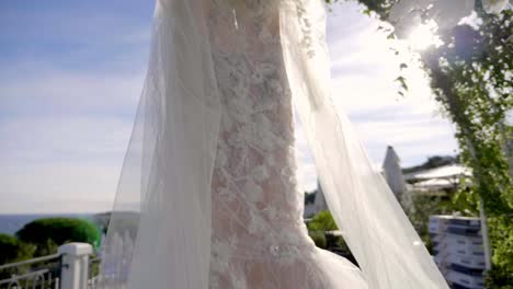 Hochzeitskleid,-Das-In-Zeitlupe-Im-Wind-Schwebt