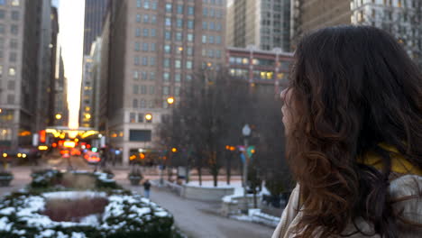Woman-girl-looks-around-hopefully-on-busy-Chicago-street