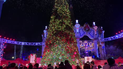 Snow-falling-from-the-skies-during-a-Christmas-holiday-performance-at-Great-America's-WinterFest