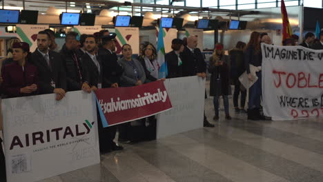 Air-Italy-Arbeiter-In-Uniform-Protestieren-Gegen-Entlassungen-Bei-Fluggesellschaften