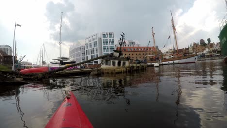 Incentive-shipwreck-in-Gdańsk-old-town-seen-from-kayak