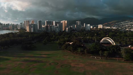 Drohnenaufnahmen-Aus-Der-Luft-Von-Honolulu,-Hawaii