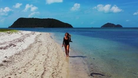 Sexy-Frau-Genießt-Einen-Sommerurlaub-Auf-Der-Tropischen-Insel