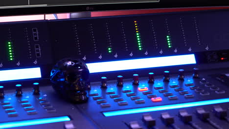 Overview-of-the-mixing-board-with-black-skull