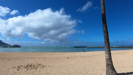 Footage-of-a-beautiful-quiet-beach-on-a-sunny-day-in-Hawaii