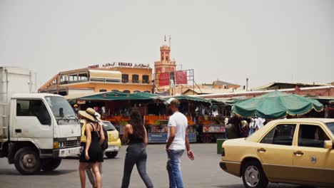 Busy-streets-next-to-Jemaa-el-Fnaa-square-in-Marrakesh-Medina-quarter,-slowmo