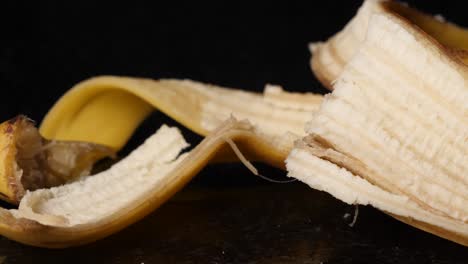Bio-Obst-Bananenschalen-Nahaufnahme-Pfanne