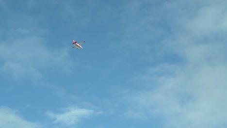 Wasserflugzeug-Fliegt-An-Einem-Teilweise-Bewölkten-Tag-Aus-Key-West,-Florida