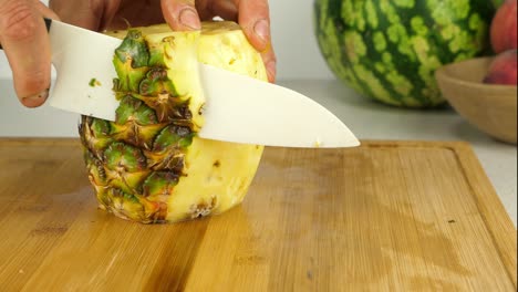 Skinning-a-pineapple-with-a-sharp-ceramic-knife