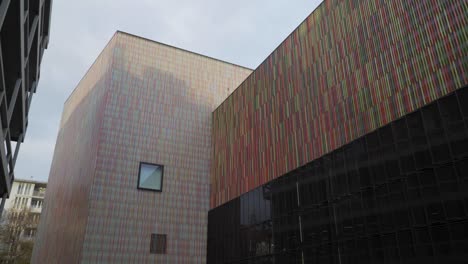 Bunte-Fassade-Des-Museums-Brandhorst,-Ein-Museum-Für-Moderne-Kunst,-München,-Oberbayern,-Bayern,-Deutschland