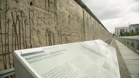 Gedenkstätte-Berliner-Mauer-Im-Historischen-Bereich-Und-Überreste-Der-Mauer