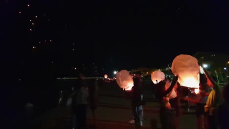 Lots-of-Chinese-paper-lanterns-flying-at-Francavilla-Festival-in-Italy