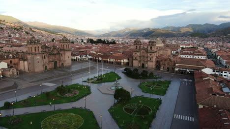 Daytime-4k-aerial-footage-of-Plaza-de-Armas-in-Cusco-City,-Peru-during-Coronavirus-quarantine,-left-to-right-truck-and-pan,-jib-down,-wide-angle-shot