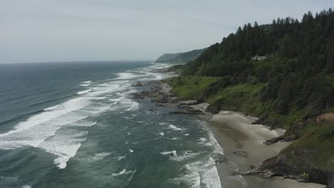 Slowly-rising-drone-shot-of-rocky-Oregon-sea-cliffs