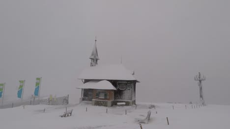 Tormenta-De-Nieve-En-La-Cima-De-La-Montaña-Schmittenhöhe-En-Austria