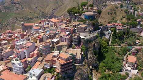 Blick-Auf-Das-Dorf-Castelmola,-In-Der-Nähe-Von-Taormina,-Italien