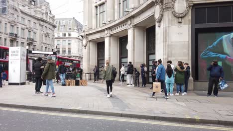 People-queuing-out-side-Nike-store-due-to-covid-19-pandemic-2020-autumn