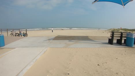 Nearly-deserted-beach-at-Isla-Blanca-Park