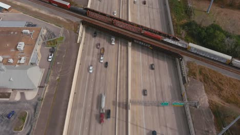 Establishing-shot-of-cars-on-I-10-West-freeway-in-Houston,-Texas