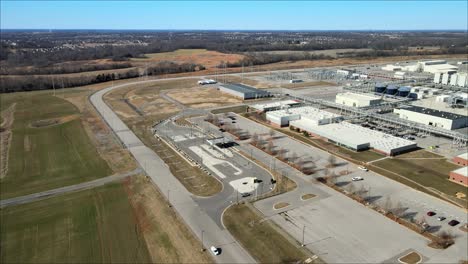 Orbit-shot-of-Google-plant-in-Clarksville,-Tennessee
