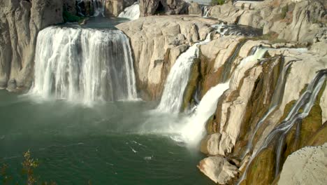 Die-Wunderschönen-Und-Majestätischen-Shoshone-Wasserfälle-In-Twin-Falls,-Idaho