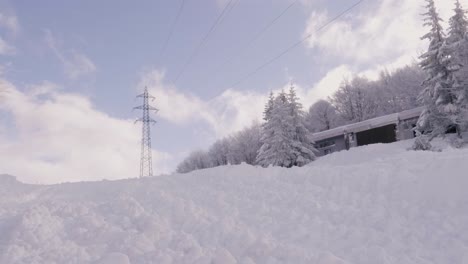 Herrlicher-Sonniger-Tag-In-Den-Schneebedeckten-Italienischen-Bergen