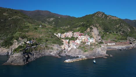 World-famous-sightseeing-spot-of-Cinque-Terre,-Italy