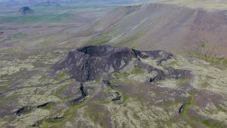 Antiguo-Cráter-Volcánico-De-Stora-Eldborg-En-La-Península-De-Reykjanes-En-Islandia