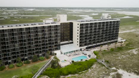 Shell-Resort-on-Wrightsville-Beach-North-Carolina-Aerial-tracking-in-to-Pool