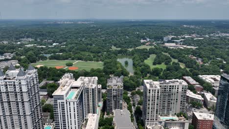 Aerial-approach-to-Piedmont-park-in-Atlanta,-Georgia
