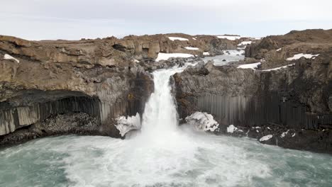 Big-waterfall-Aldeyjarfoss-in-North-Iceland