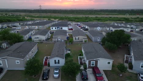 Häuser-In-Der-Wüstengemeinde-In-Texas